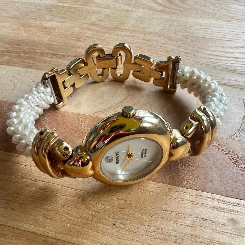 Geneve ladies Diamond gold tone pearls and hearts bracelet watch NEW BATTERY